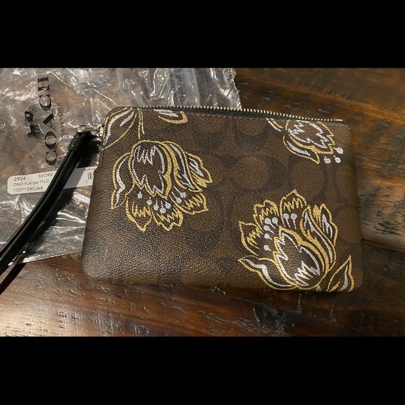 COACH wristlet - Picture 2 of 4
